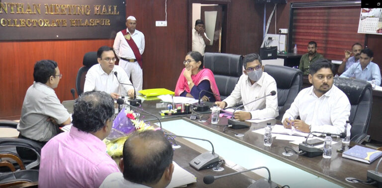 अवैध प्लाटिंग पर करें सख्त कार्रवाई: कलेक्टर