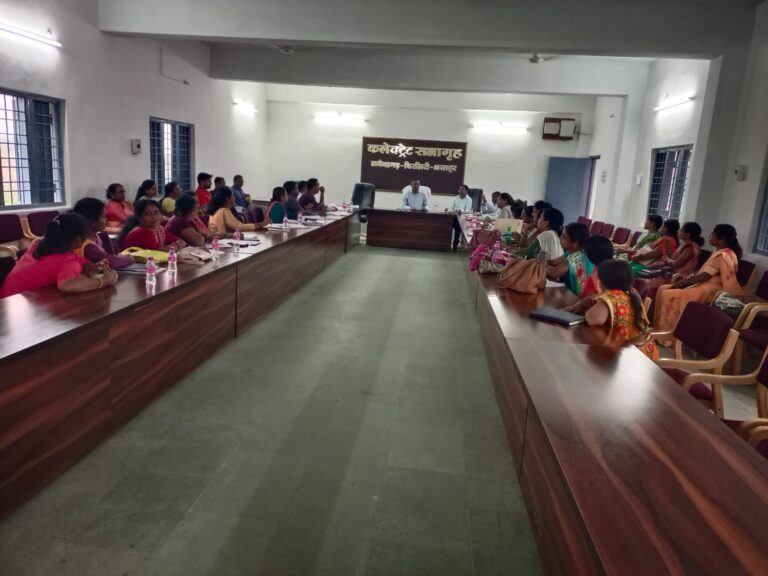 कलेक्टर ध्रुव ने ली महिला एवं बाल विकास विभाग और स्वास्थ्य विभाग की संयुक्त समीक्षा बैठक