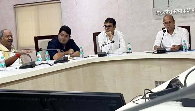 बूढ़ापारा तालाब के पास से धरना स्थल हटाने के संबंध में कलेक्टर ने ली बैठक: मिला आश्वासन; जिला प्रशासन नई जगह जल्द तलाशेगा