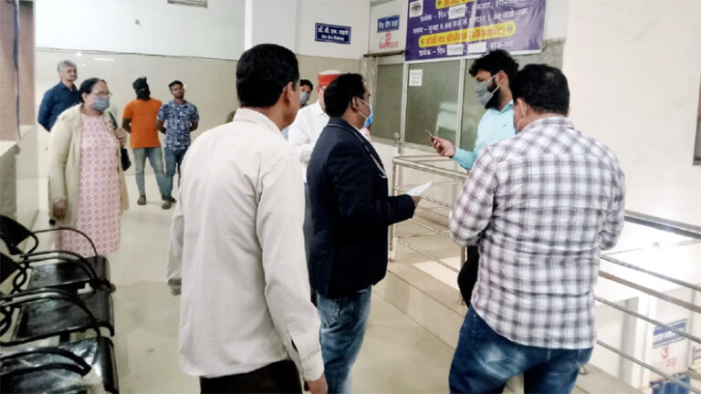 डायरिया से दो की मौत, 50 से ज्यादा बीमार, कलेक्टर बोले- नालियों के बगल में बिछाई गई पेयजल लाइन