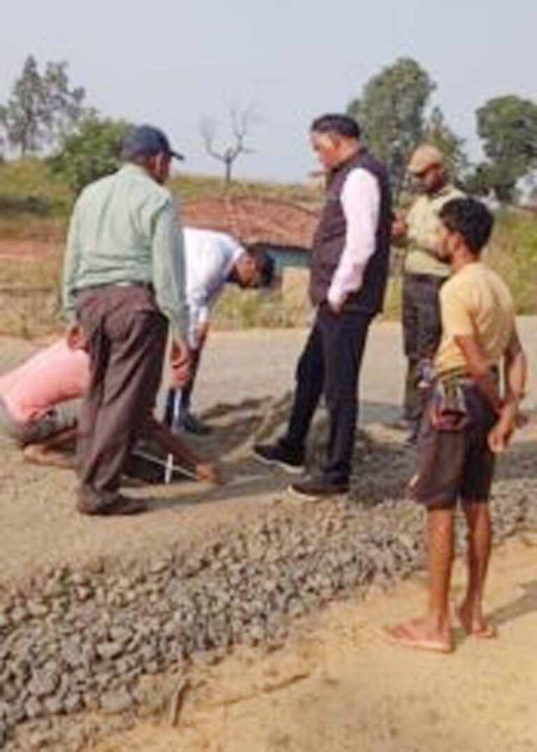 खग की भाषा खग ही समझे अर्थात ठेकेदार के निर्माण करने के तरिके को एमबी बुक में इंजीनियर अच्छे से समझते हैं। इधर मुख्यमंत्री के निर्देश पर संभाग के कलेक्टरों ने गुणवत्ता व संधारण को लेकर सडको का निरिक्षण किए।