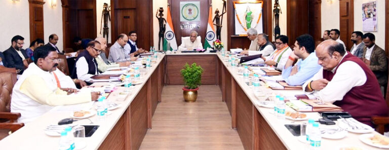 मुख्यमंत्री भूपेश बघेल की अध्यक्षता में आज यहां उनके निवास कार्यालय में मंत्रिपरिषद की हुई बैठक