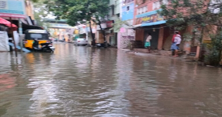 मामल्लापुरम तट से टकराया मैंडूस, बारिश-आंधी में गिरे कई पेड़, लोगों को घरों में रहने की हिदायत