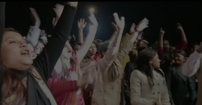 झुमका तू भी क्या याद रखेगा : सुखबीर सिंगर के गानों पर पहली सफ की महिला अधिकारियों का उन्मुक्त होकर बिंदास थिरकना, डा.एकता का नृत्य, कलेक्टर का सफाई श्रमदान, सासंद का पतंग उडाना, विधायक का बंदूक पकड़ना और कुर्सियों का टूटना !