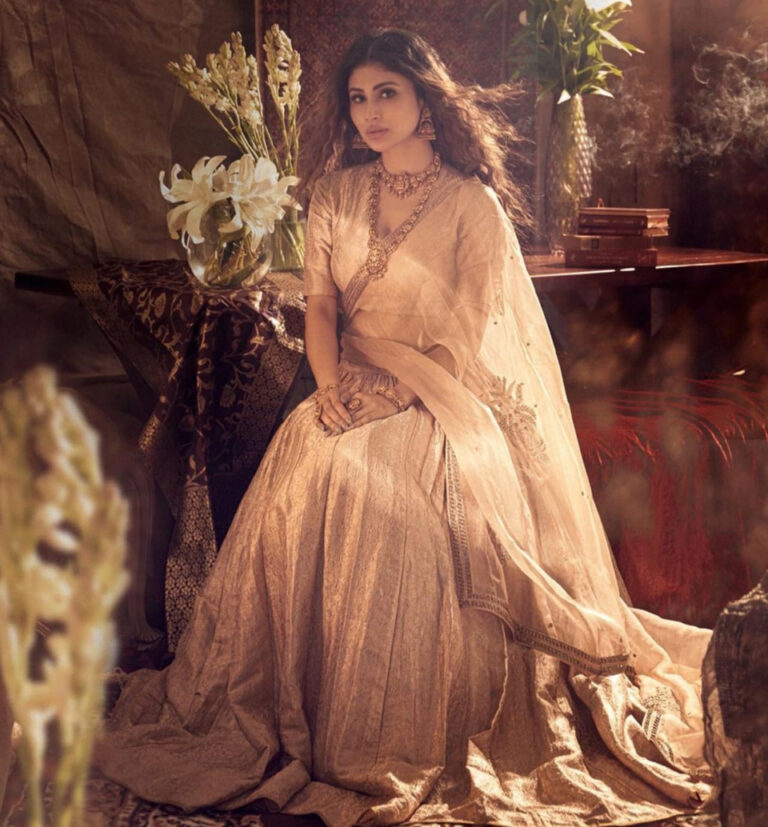 मौनी रॉय अपने अगले प्रोजेक्ट से प्रशंसकों को रूबरू कराया