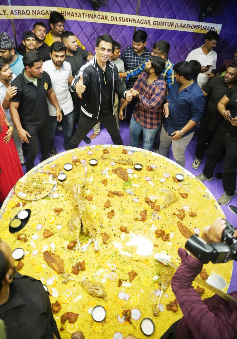 सोनू सूद के नाम पर रखा गया भारत की सबसे बड़ी थाली का नाम