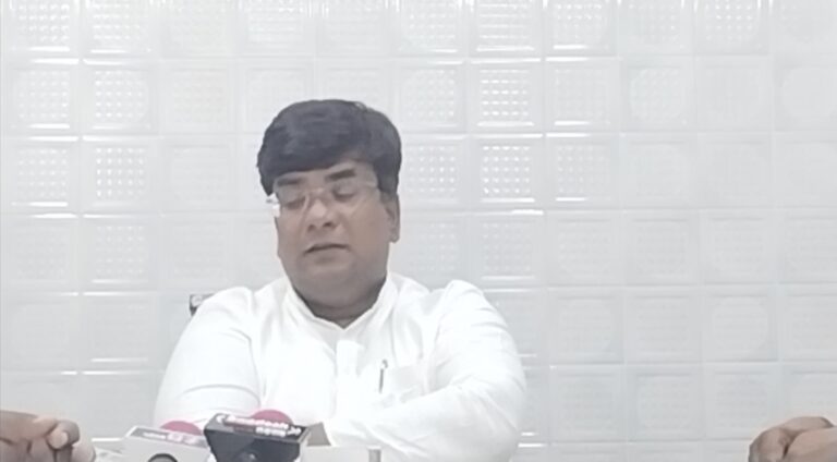 देख लीजिए अवैध कार्यों में लिप्त मारपीट वाले मामले में एफआईआर भाजपा मंडल अध्यक्ष ने कराया और गिरफ्तार भाजपा जिला कार्यकारिणी का सदस्य हुआ: विधायक विनय जायसवाल