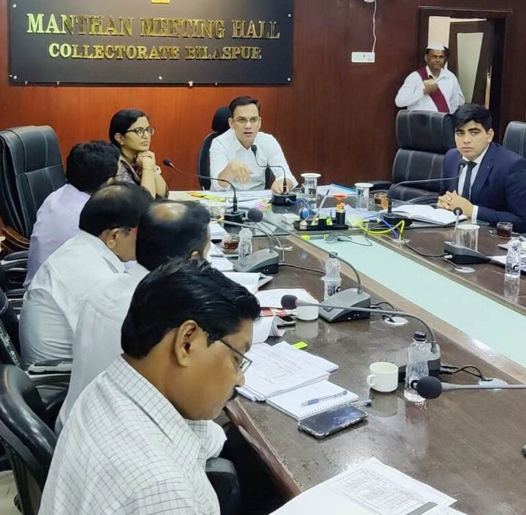 सामाजिक आर्थिक सर्वेक्षण कार्य में लापरवाही नहीं की जाएगी बर्दाश्त: कलेक्टर