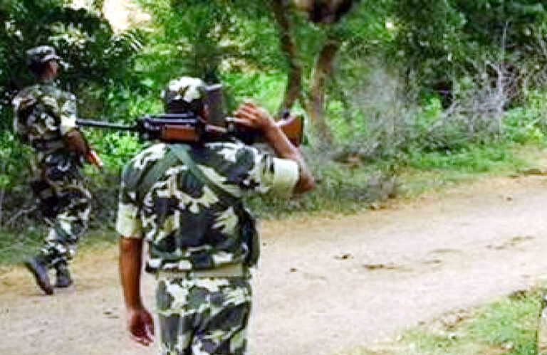 चतरा-पलामू सीमी पर मुठभेड़ में 25-25 लाख के ईनामी नक्सली गौतम पासवान, चार्ली समेत 5 माओवादी ढेर