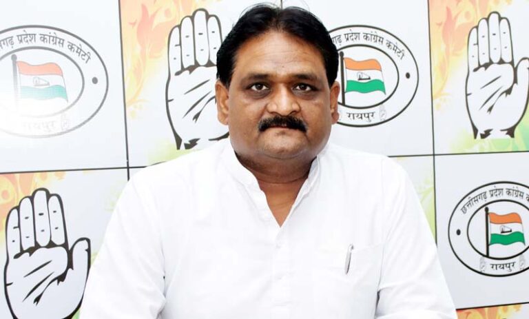 15 साल तक नक्सल हमले पर राजनीति नहीं करने की बात करने वाले रमन आज खुद राजनीति कर रहे: कांग्रेस