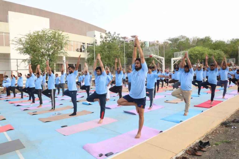 चित्‍त को एकाग्र करने का साधन है योग : प्रो. रजनीश कुमार