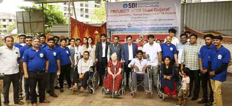 सूरत में आरके एचआईवी एड्स रिसर्च एंड केयर सेंटर द्वारा आयोजित टीबी मुक्त आरोग्य शिविर में हजारों लोगों ने उठाया लाभ