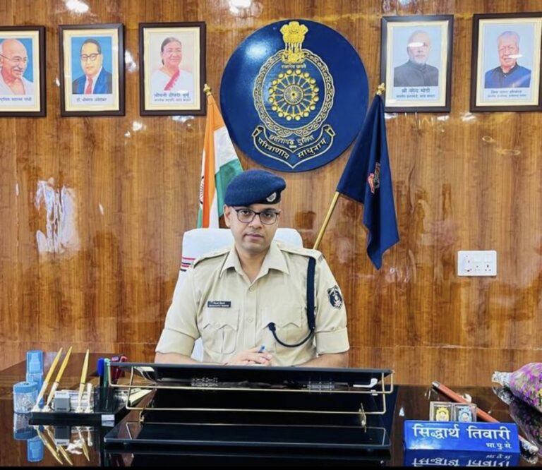 नए एसपी सिद्धार्थ तिवारी ने एमसीबी जिले में किया पदभार ग्रहण।