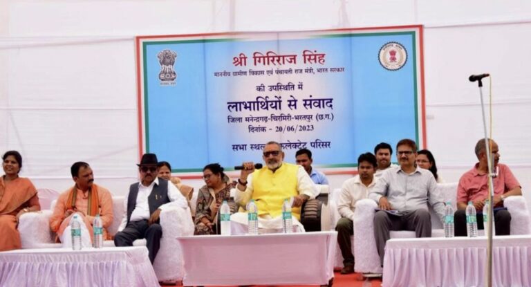 हुबहू भेंट-मुलाकात की स्टाइल पर लाभार्थियों से संवाद कार्यक्रम हुआ !