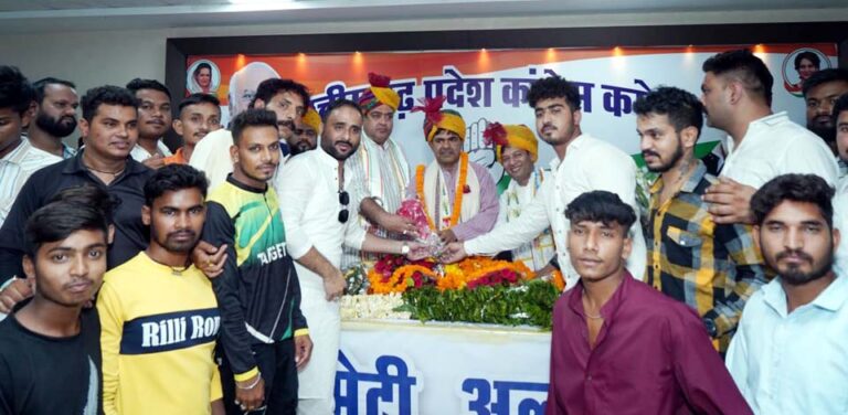 अल्पसंख्यक विभाग की बैठक में अबकी बार 80 पार का नारा बुलंद