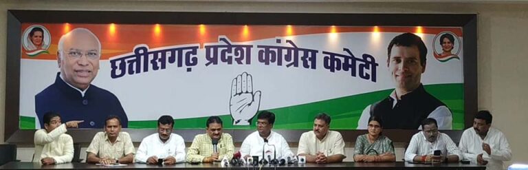 मनेन्द्रगढ़ के विधायक डॉ. विनय जायसवाल ने पत्रकार वार्ता को किया संबोधित।