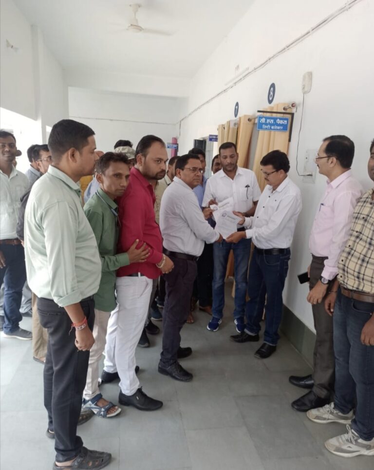 लिपिक संघ अपनी चार वर्ष पुरानी मांग को फिर उठा रहा , सौंपा ज्ञापन।