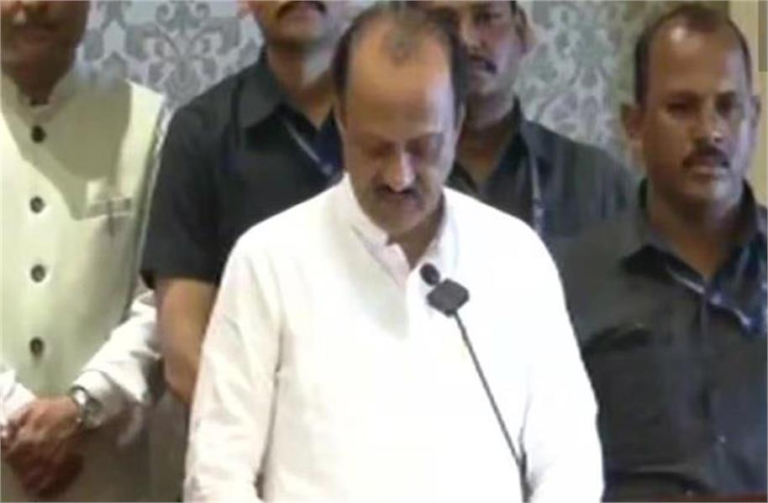 महाराष्ट्र में बड़ा सियासी उलटफेर, चाचा शरद से बगावत कर शिंदे सरकार में डिप्टी सीएम बने अजित पवार