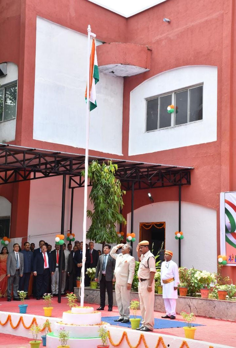 न्यायमूर्ति गौतम भादुड़ी ने किया राज्य विधिक सेवा प्राधिकरण में ध्वजारोहण