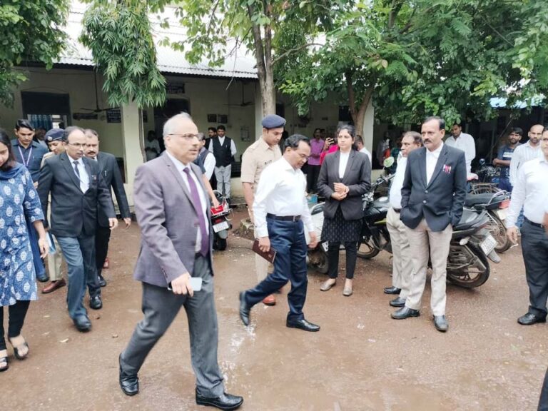 चीफ़ जस्टिस ने किया बेमेतरा जिला कोर्ट का आकस्मिक निरीक्षण