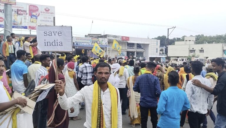 विश्व आदिवासी दिवस : कहीं परंपरागत तो कहीं जनआक्रोश का इजहार तो कहीं एकलव्य की याद कर मनाया गया