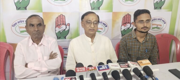 मै वकालत पेशे में था परंतु जैसे ही टिकट मिला मै उस पेशे को छोड़ दिया हूं , भाजपा प्रत्याशी श्याम बिहारी जायसवाल हमारे लिए कोई चुनौती नही। — रमेश चंद्र सिंह कांग्रेस प्रत्याशी मनेन्द्रगढ़ विधानसभा