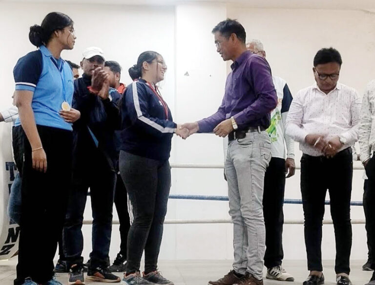 व्यवसायी की बेटी ने बॉक्सिंग प्रतियोगिता में गोल्ड मेडल हासिल की