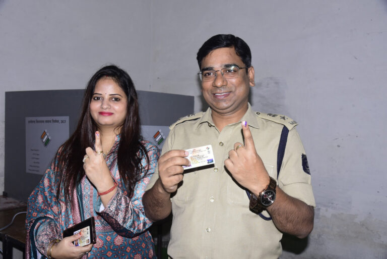 कलेक्टर एवं एसपी ने किया मतदान