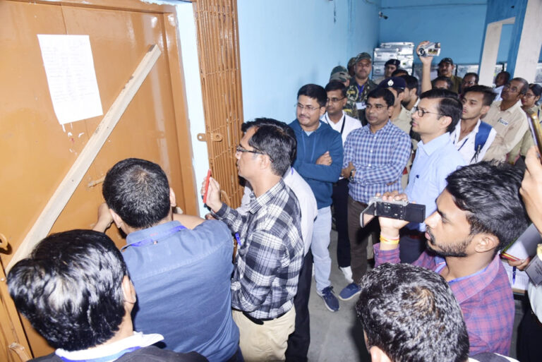 तगड़ी सुरक्षा व्यवस्था के बीच प्रत्याशियों का भाग्य स्ट्रांग रूम में कैद