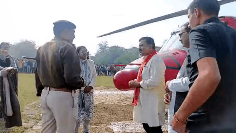 आईईडी ब्लास्ट में शहीद कमलेश साहू को डिप्टी सीएम विजय शर्मा ने दी श्रद्धांजलि, परिवार से की मुलाकात