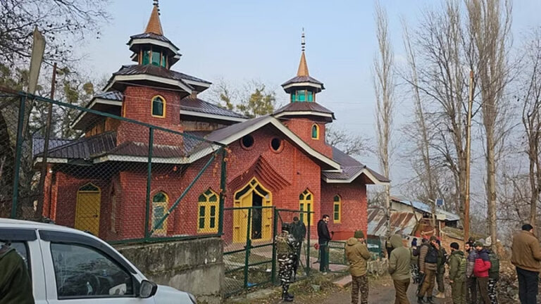 बारामुला में टारगेट किलिंग, आतंकियों ने पुलिस के रिटायर्ड अधिकारी की गोली मारकर हत्या की