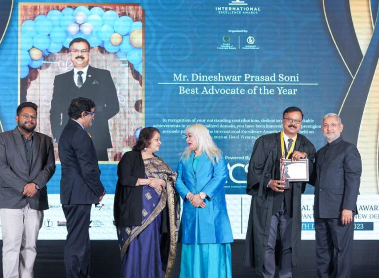 सुप्रीम कोर्ट के पूर्व जस्टिस कुरियन जोसेफ एवं पूर्व केंद्रीय मंत्री एस कृष्ण कुमार आईएएस के करकमलों से डी के सोनी को मिला इंटरनेशनल एक्सीलेंस एलबेस्ट एडवोकेट ऑफ द ईयर का अवॉर्ड