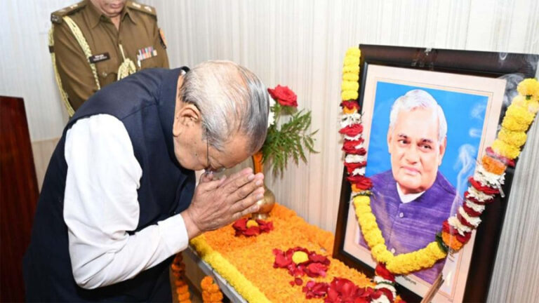 राज्यपाल हरिचंदन ने पूर्व प्रधानमंत्री की जयंती पर उन्हें किया नमन, कहा- अटल बिहारी वाजपेयी विराट व्यक्तित्व के साथ-साथ थे एक जननायक