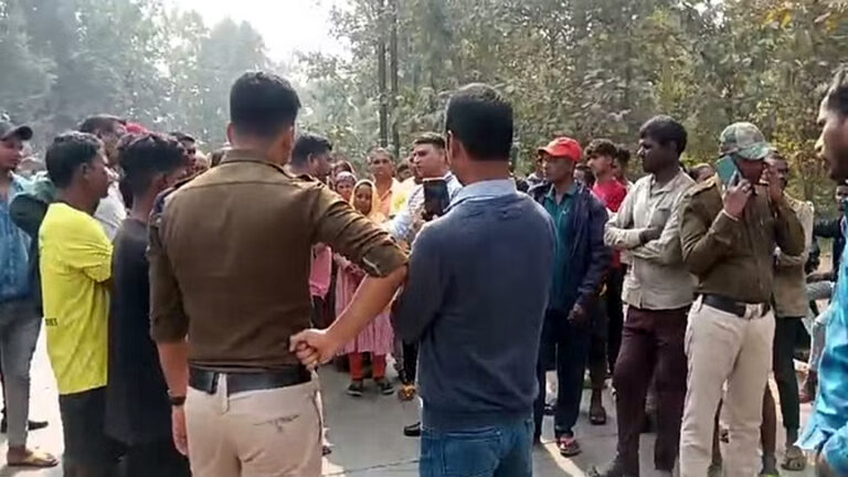 यमदूत बनकर दौड़ रहे राखड़ से भरे भारी वाहन, 24 घंटे में दो हादसे, नाराज लोगों ने किया चक्काजाम