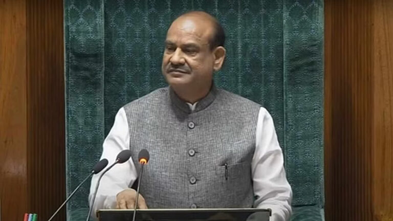 31 लोकसभा सांसद पूरे सत्र के लिए निलंबित, तीन अन्य पर विशेषाधिकार समिति की रिपोर्ट आने तक रोक