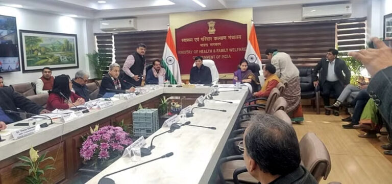 देश के स्वास्थ्य महकमे में कोरोना ने एक बार फिर बढ़ाई टेंशन, मंडाविया ने उच्च स्तरीय समीक्षा बैठक की