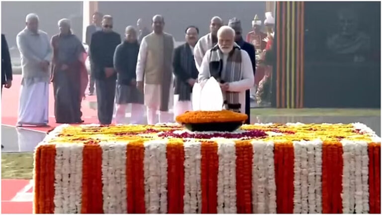 ‘सदैव अटल’ पहुंचे राष्ट्रपति-उपराष्ट्रपति; प्रधानमंत्री मोदी ने भी पूर्व पीएम को दी श्रद्धांजलि