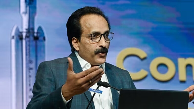 इसरो प्रमुख बोले- गगनयान मिशन के लिए अंतरिक्ष यात्री तैयार, 2025 में उड़ान भरने का इंतजार कर रहे