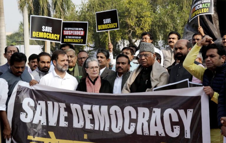 141 सांसदों के निलंबन पर भड़की सोनिया गांधी, कहा- लोकतंत्र का गला घोंट रही मोदी सरकार