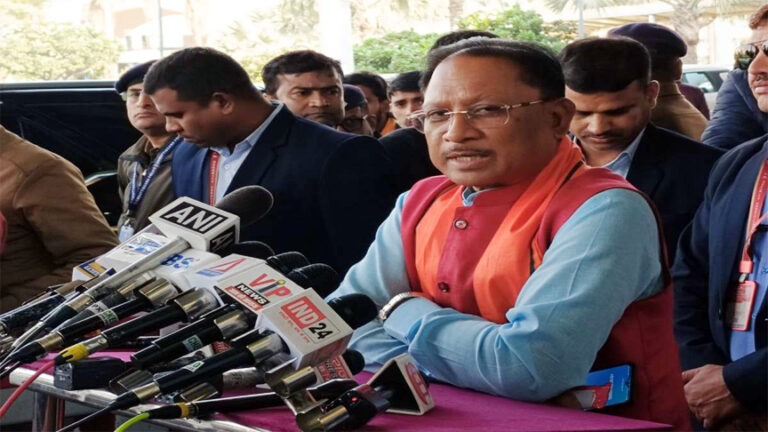 दिल्ली दौरे से लौटे मुख्यमंत्री विष्णुदेव साय, कहा- ‘डबल इंजन की सरकार है, विकास संसाधनों की नहीं होगी कमी, सुशासन दिवस पर किसानों को दिया जाएगा 2 साल का बकाया बोनस’