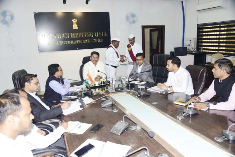 कलेक्टर ने औद्योगिक कचरा एवं कोल डस्ट प्रबंधन के संबंध में ली बैठक