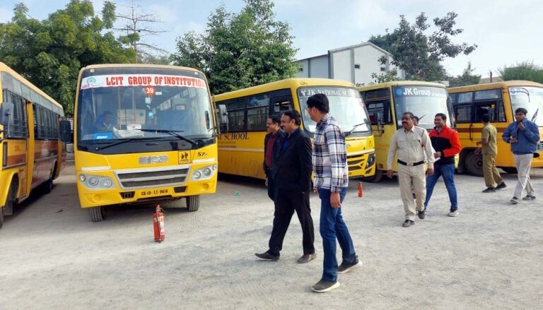 स्कूलों बसों के जांच शिविर में 37 बसें अनफिट, 3 दिनों के भीतर कमियां पूर्ण करने के निर्देश
