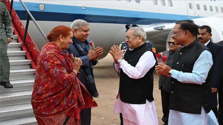 रायपुर पहुंचे उपराष्ट्रपति जगदीप धनखड़, कृषि विश्वविद्यालय और विधानसभा के कार्यक्रम में होंगे शामिल
