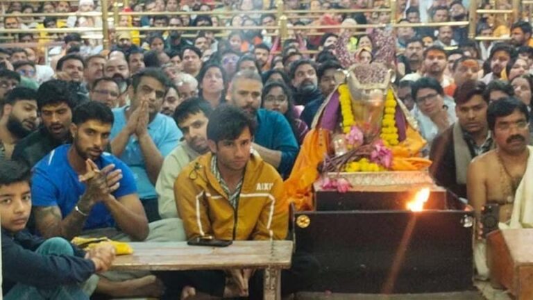 अफगानिस्तान से मैच जीत कर महाकाल पहुंचे भारतीय क्रिकेट टीम के खिलाड़ी; नंदी हॉल से देखी भस्म आरती