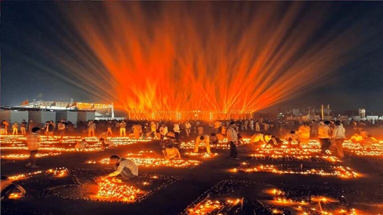 लेजर लाइट से जगमगाया रायपुर: भगवान राम के स्वागत में जलाए गए 11 लाख से ज्यादा दीये, लगे जय श्रीराम के जयकारें