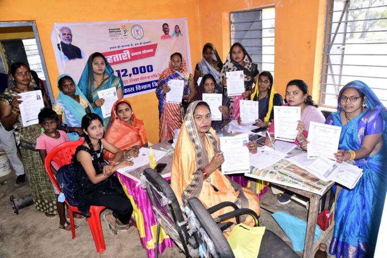 महतारी वंदन योजनाः खुशी से महिलाओं के दमके चेहरे