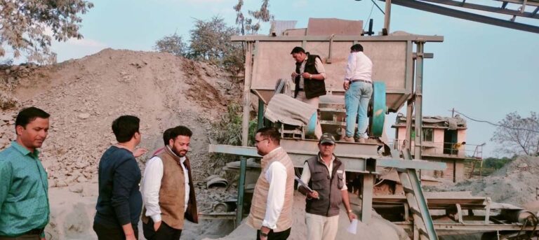 नियम-कायदों का उल्लंघन करने वाले 4 खदान सील