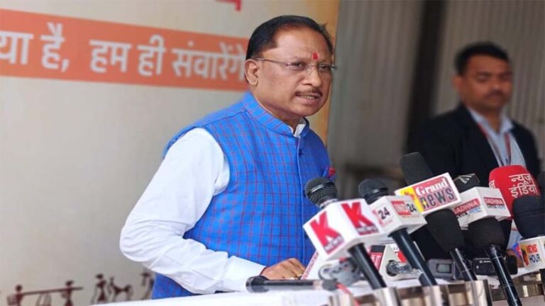 छत्तीसगढ़ में रेल विकास के लिए 7 हजार करोड़ की सौगात : सीएम साय ने कांग्रेस पर कसा तंज, कहा- यही तो है डबल इंजन की सरकार, फर्क साफ है…