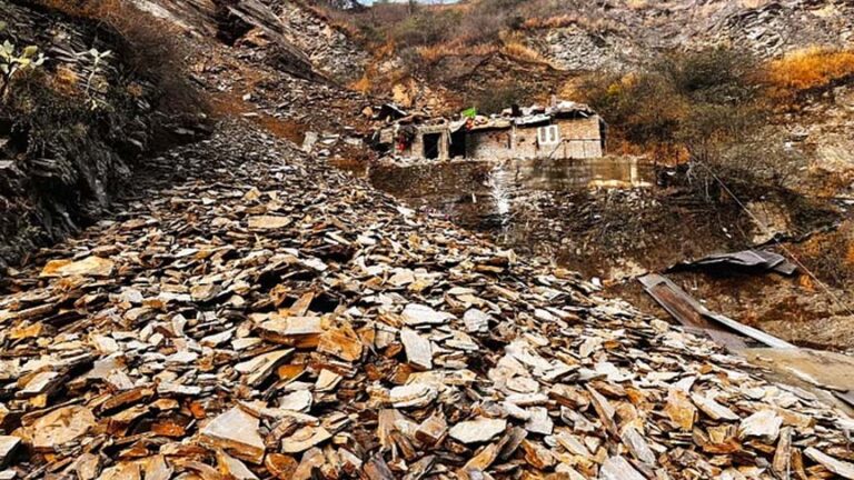 शिमला में भूस्खलन की चपेट में आने दो मजदूरों की दबकर मौत, पांच ने भागकर बचाई जान