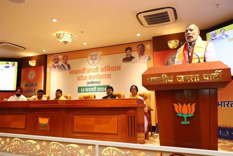 लाभार्थी सम्मेलन के माध्यम से केंद्र एवं राज्य सरकार की उपलब्धि को बताना है – किरण सिंह देव